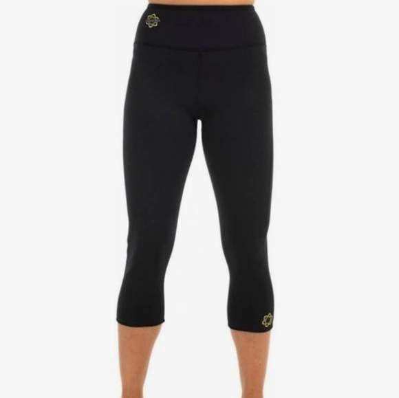 Zaggora Women's Thermo Fit Hotwear Workout Capri - Picture 4 of 6